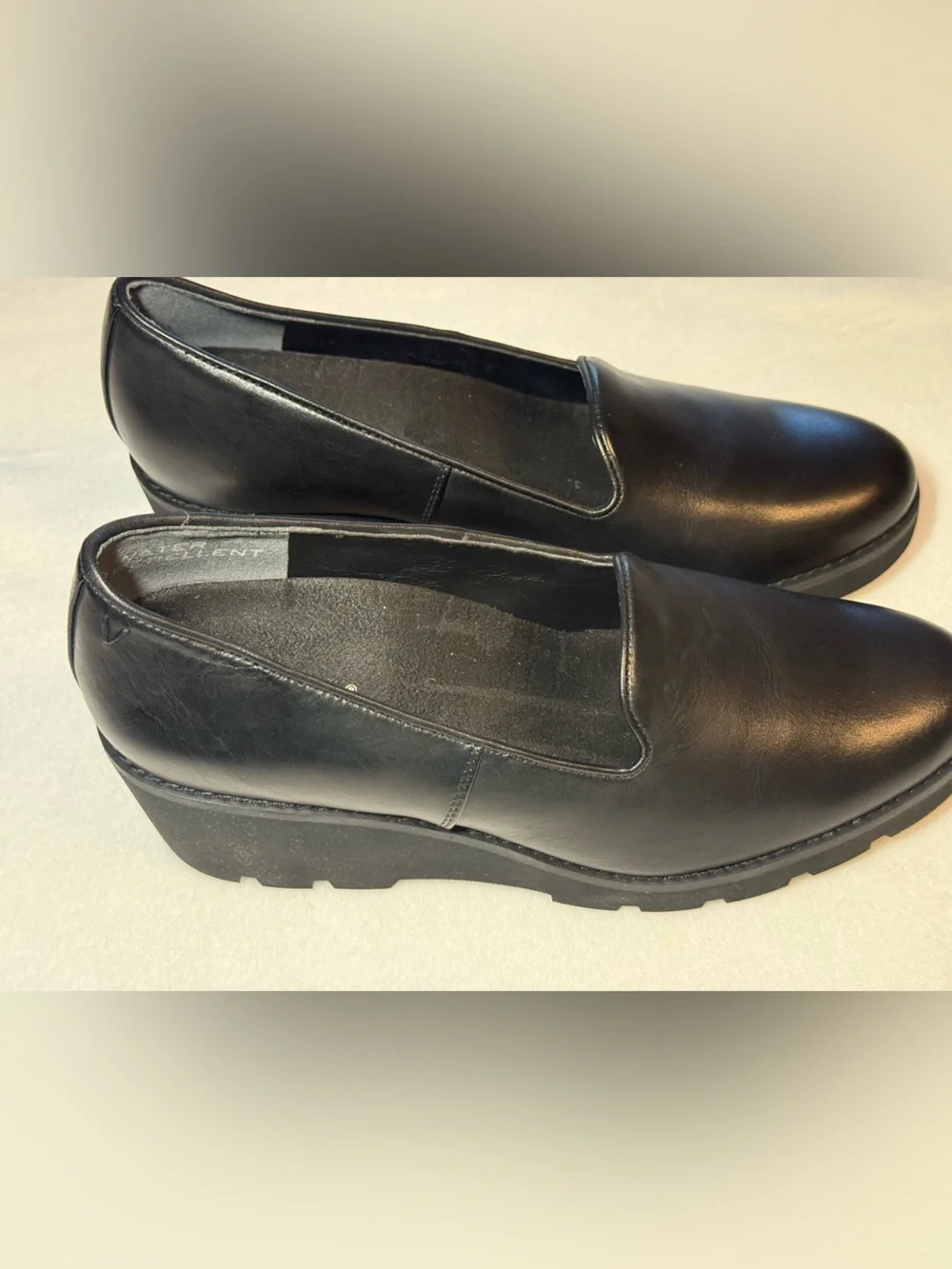 New Vionic Willa Wedge Slip On Shoes. Black. Size 8.5M